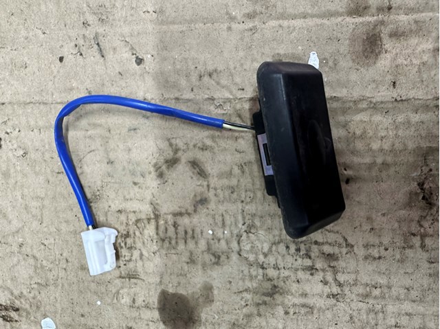 Кнопка привода замка третей/пятой двери 812602G000 HYUNDAI