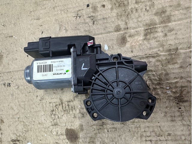 Мотор стеклоподъемника водительской двери 824502T010 HYUNDAI