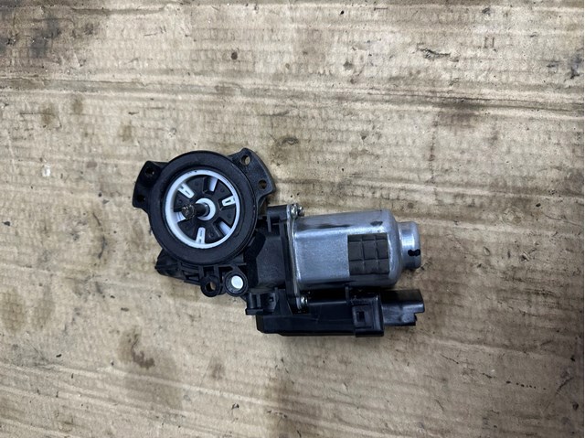 Мотор стеклоподъемника двери передней, правой 824602T010 HYUNDAI