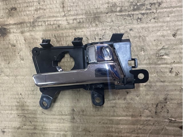 Ручка двери передней внутренняя правая 826202T000 HYUNDAI