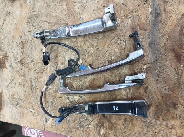 Ручка задней двери, наружная 826409N00A NISSAN