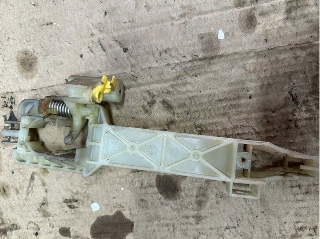 Держатель наружной ручки двери, передней левой 826552T000 HYUNDAI