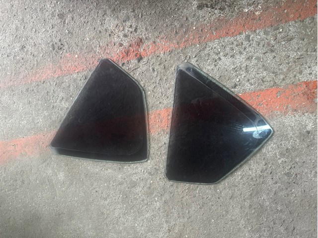 Стекло-форточка двери, задней, левой 834272T000 HYUNDAI