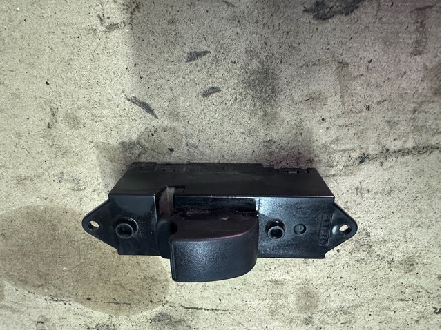 Кнопки переднего правого стеклоподъёмника 8608A099 MITSUBISHI