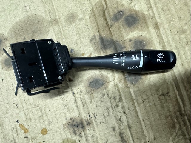 Переключатель подрулевой, правый 8612A001 MITSUBISHI