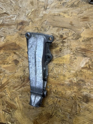 Кронштейн подушки (опоры) двигателя, правой A1662230304 MERCEDES