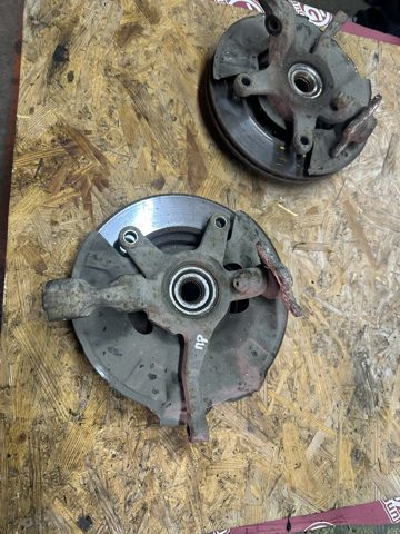 Кулак поворотный передний левый A1683301620 MERCEDES