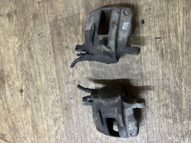 Суппорт тормозной передний правый A1684200383 MERCEDES