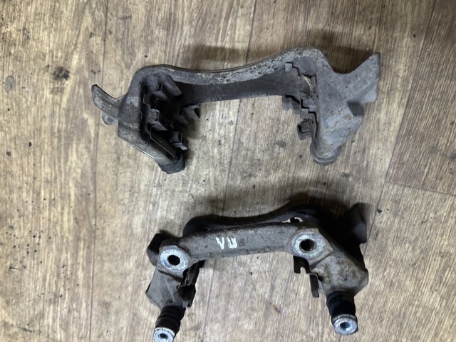 Направляющая скоба суппорта A1684202315 MERCEDES