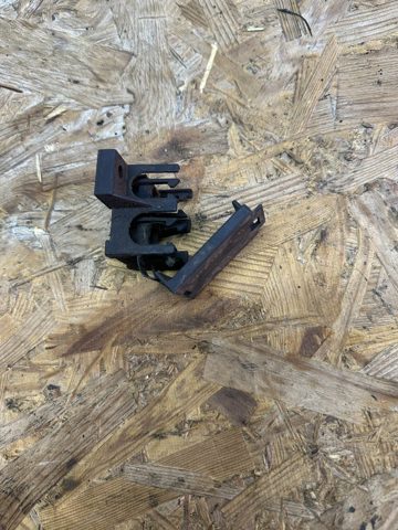 Колодка соединительная плюсового кабеля A1685460141 MERCEDES