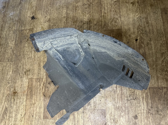 Передний правый подкрылок крыла переднего  A1686900230 MERCEDES