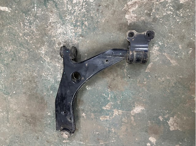 B32H34300 Рычаг передней подвески нижний правый купить Днепр