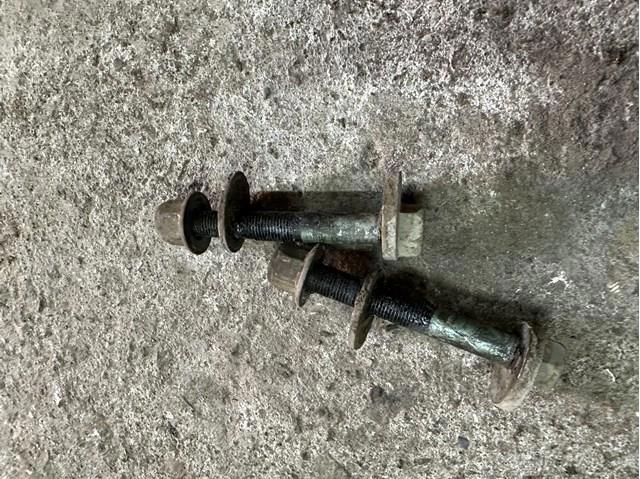 BP4K2866ZB Болт крепления заднего нижнего рычага, внутренний купить Черновцы