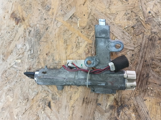 Замок зажигания D8700CA029 NISSAN