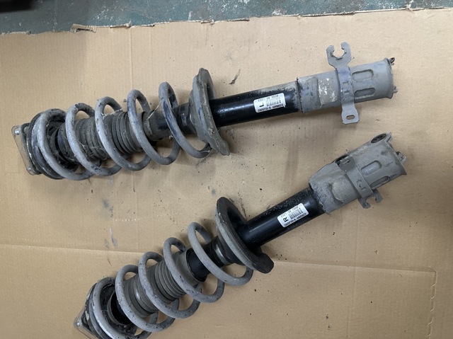 Стойка передняя левая EG2134900B MAZDA