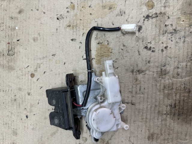 Замок пятой двери EG2162310 MAZDA