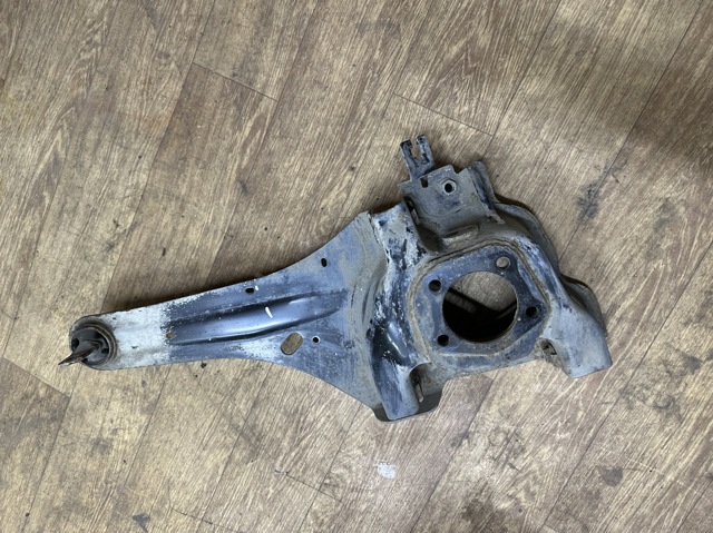 Цапфа левая EG2528250B MAZDA