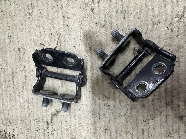 Петля багажника L20662210 MAZDA
