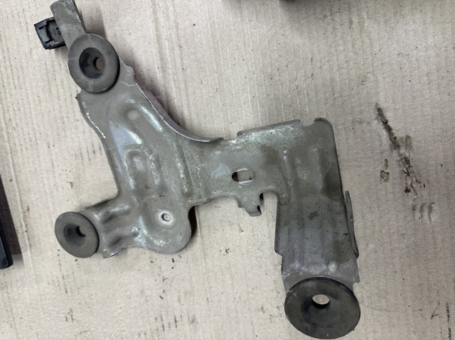 Кронштейн переднего номерного знака L33D20210B MAZDA