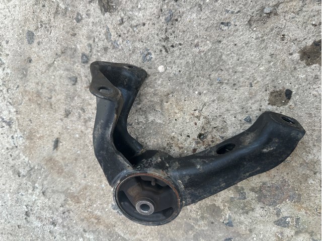Подушка двигателя MN101572 MITSUBISHI