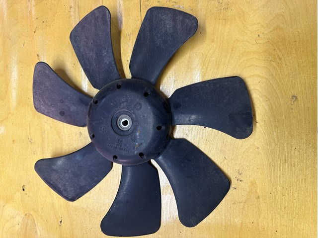 Вентилятор (крыльчатка) радиатора охлаждения правый MR312899