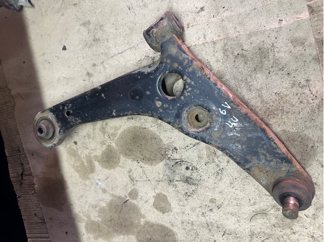 Рычаг передней подвески нижний, правый MR403420 MITSUBISHI