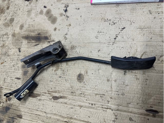 Педали газа MR493833 MITSUBISHI