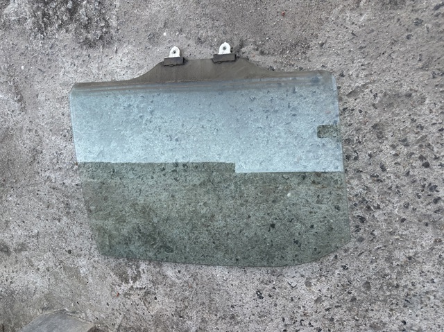 Стекло заднее правое MR525742 MITSUBISHI