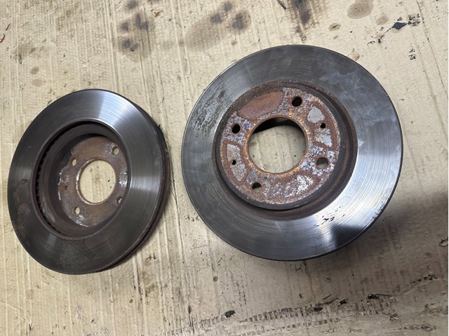 Тормоз дисковый передний MR527825 MITSUBISHI