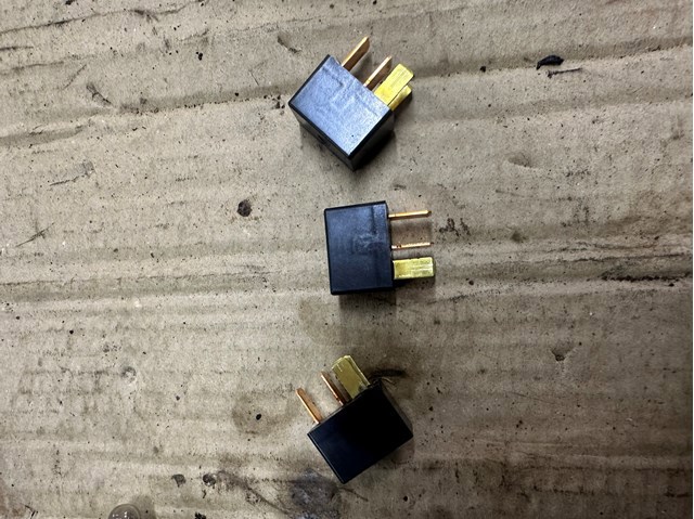 Реле стартера MR588567 MITSUBISHI