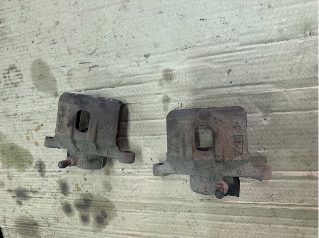 Суппорт тормозной левый задний MR955065 MITSUBISHI
