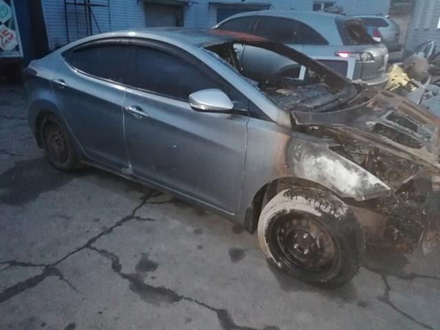 Амортизационная стойка центральная, правая 714023XB00 HYUNDAI