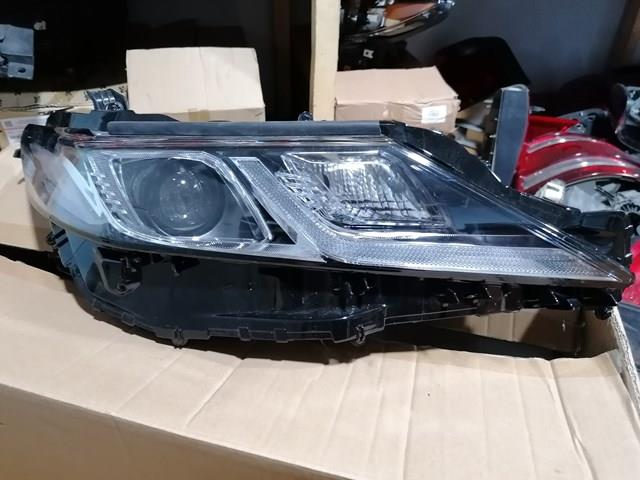 Фара комбинированная, передняя 8111006F60 TOYOTA