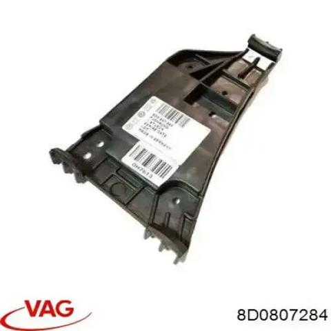 VAG 8D0807284 Направляющая переднего бампера правая в наличии Житомир