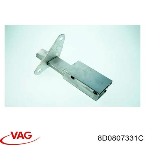 Крепление бамера левое 8D0807331C VAG