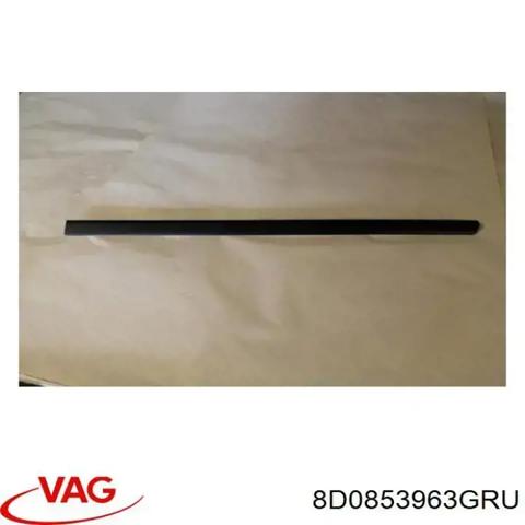 Накладка задней левой двери 8D0853963GRU VAG