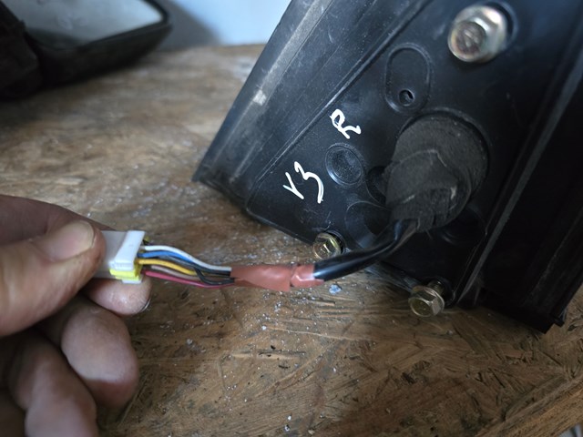 Стекло зеркала заднего вида, левого MR978845 MITSUBISHI