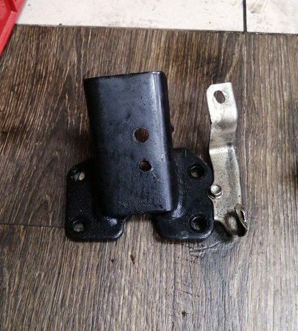 Кронштейн подушки (опоры) двигателя, левой 1091A332 MITSUBISHI