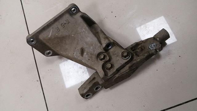 Кронштейн подушки (опоры) двигателя, правой 11232JK50A NISSAN