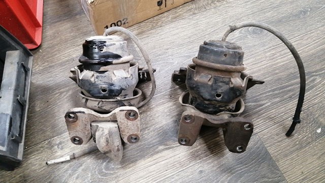 Передняя опора двигателя Toyota Land Cruiser PRADO