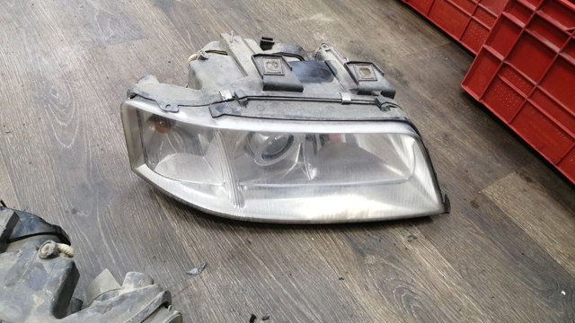 Правая блок фара Audi A6 C5
