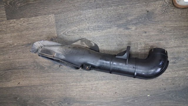 Патрубок воздушный, вход воздушного фильтра 1505A131 MITSUBISHI