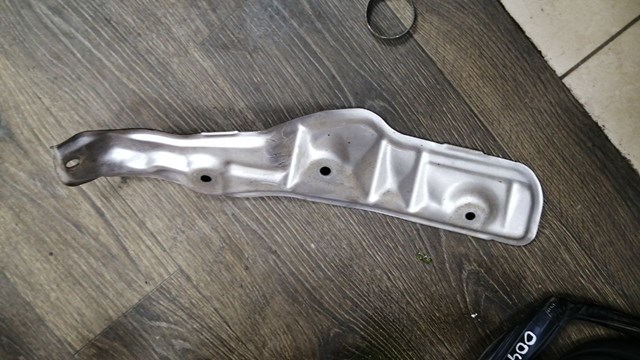 Крышка выпускного коллектора 1555A768 MITSUBISHI