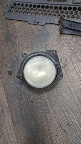 Противотуманка правая 15807158 GM