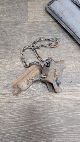 Кронштейн запасного колеса 1723409 FORD
