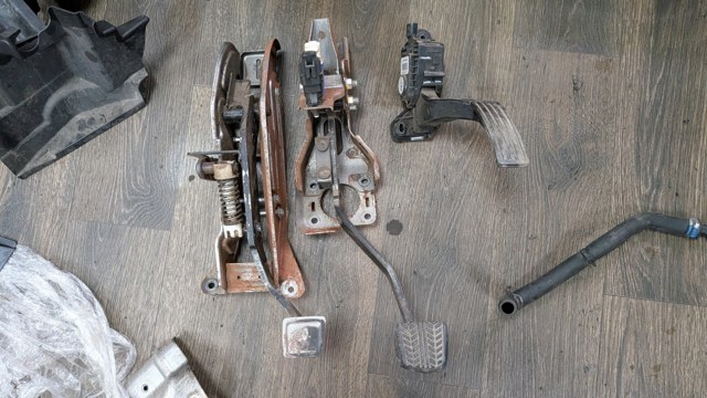 Педаль тормоза 1727342 FORD