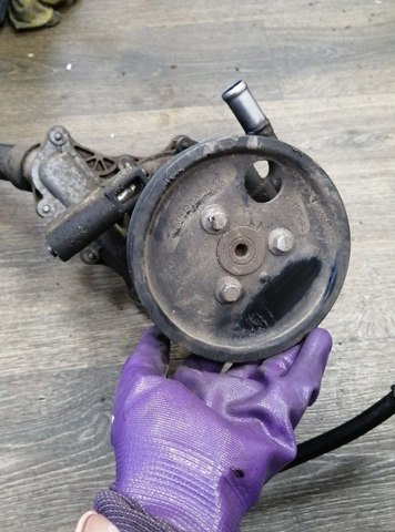 FORD 1805241 Насос ГУР в наличии Львов