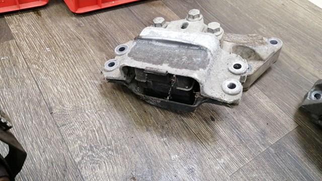 VAG 1K0199555T Левая подушка двигателя в наличии Киев