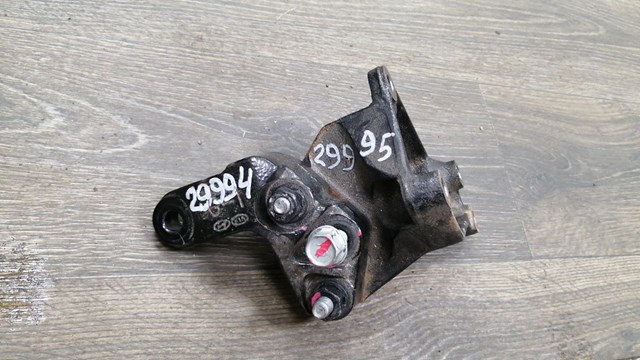 Кронштейн подушки (опоры) двигателя, правой 216702B100 HYUNDAI