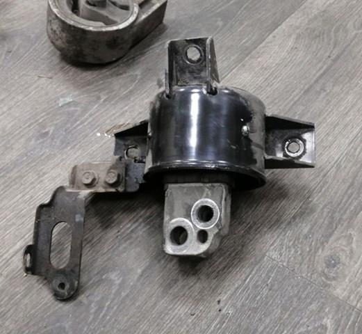 Левая опора двигателя 218301G000 HYUNDAI